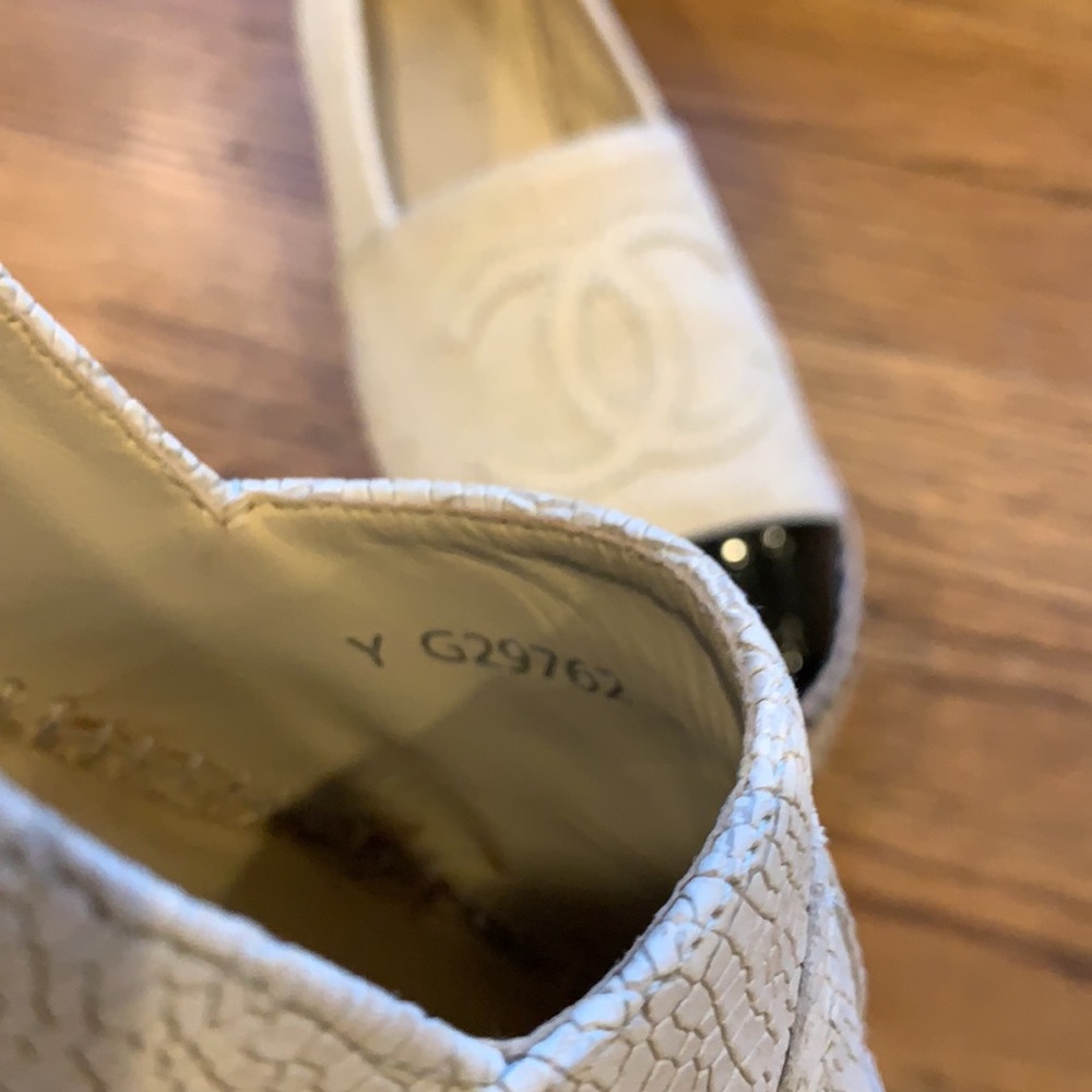Chanel cracked leather espadrilles - Picture 8 of 8